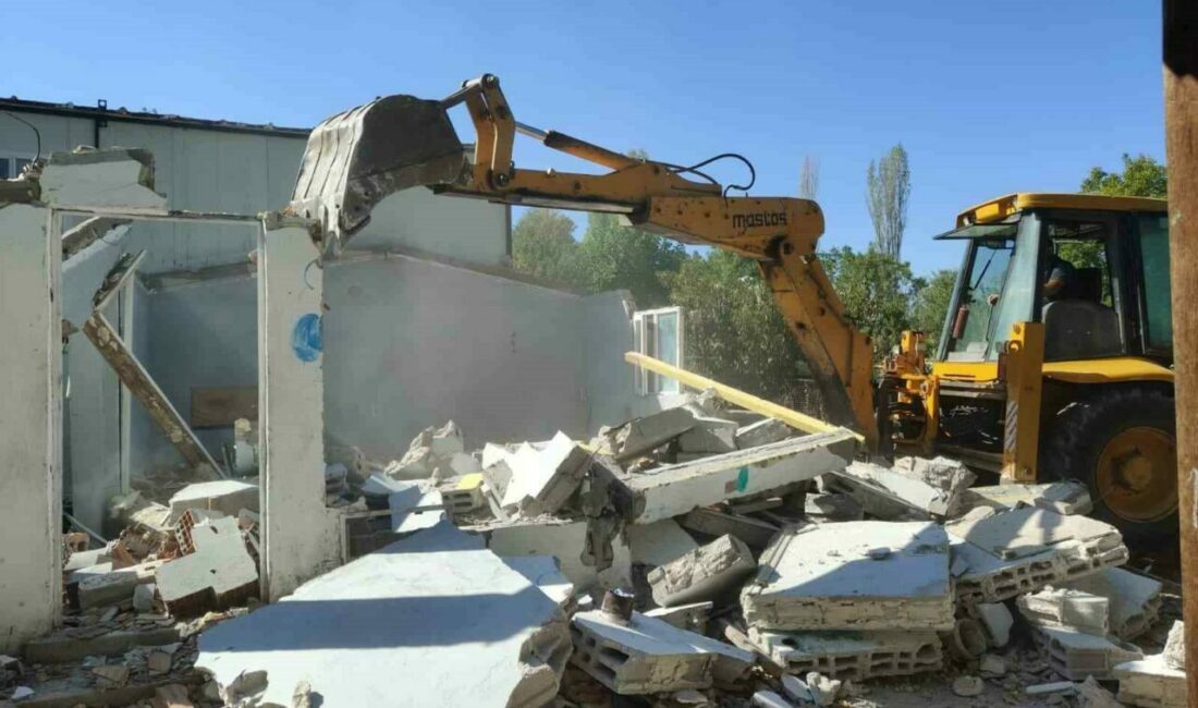 Yenişehir’de kaçak yapılaşmaya geçit yok Yenişehir Belediye Başkanı Ercan Özel’in talimatıyla, özellikle tarım arazilerine yapılan