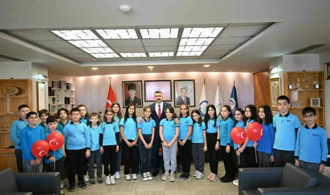 Yıldırım’da eğitime tam destek Yıldırım Belediyesi, 2025-2-26 Eğitim Öğretim Yılı’nda ihtiyaç sahibi öğrencilere bin