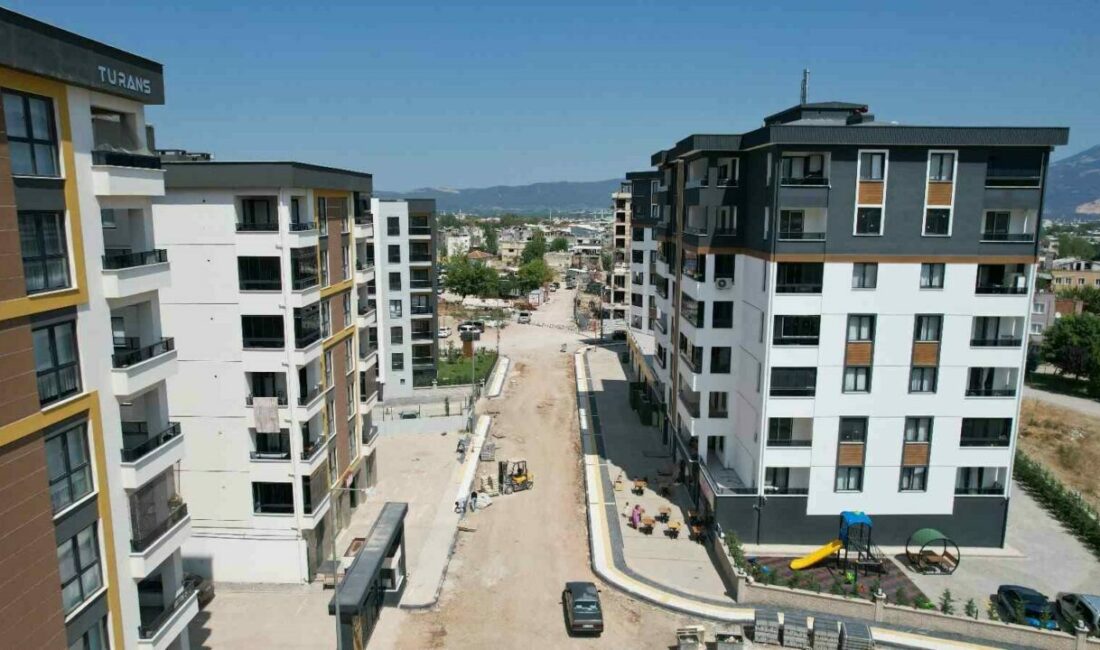 Yıldırım’da hizmet hız kesmiyor Yıldırım Belediyesi, Karapınar Mahallesi’nde parke ve bordür taşı döşeme çalışması