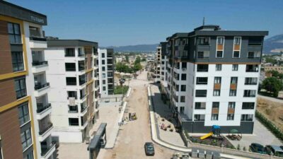 Yıldırım Belediyesi, Karapınar Mahallesi’nde parke ve bordür taşı döşeme çalışması