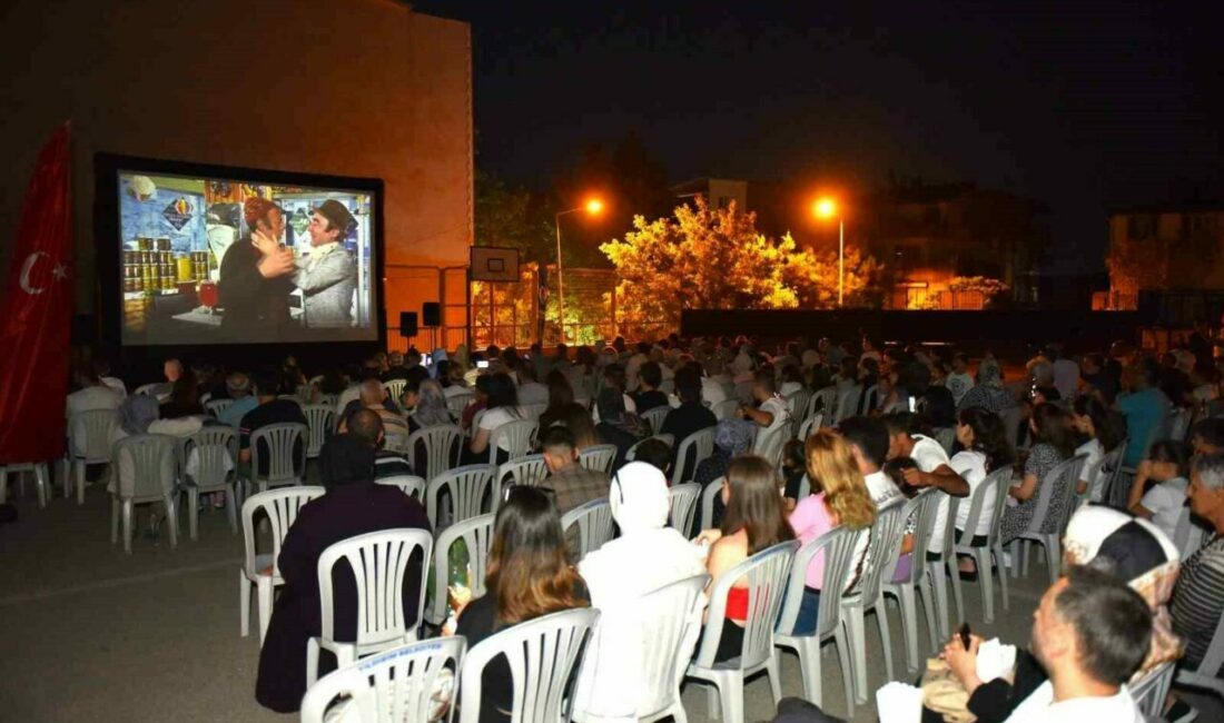 Yıldırım’da yaz sineması keyfi Yıldırım Belediyesi’nin, ilçeye renk katan Yaz Sinema Günleri etkinlikleri vatandaşların