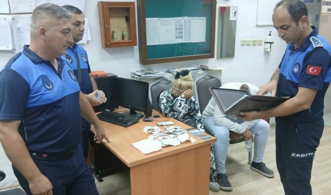 “Yoğun bakımda hastamız var” deyip dilendiler, zabıta yakaladı Bursa’nın Gemlik ilçesinde “yoğun bakımda hastamız var” diyerek dilencilik yapan