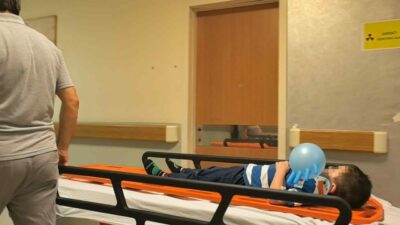 Bursa’nın Kestel ilçesinde meydana gelen kazada karayolunda karşıdaki mezarlığa geçmeye