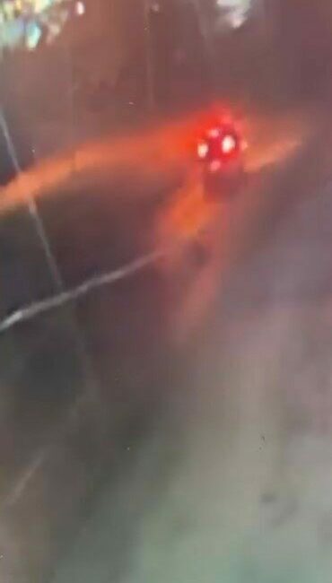 Yolun karşısına geçmek isterken otomobilin altında kaldı Bursa’nın Karacabey ilçesinde, yolda lastiği patlayınca, yolun karşısındaki lastik tamircisine