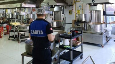 İnegöl Belediyesi Zabıta Müdürlüğü ekipleri, denetim faaliyetleri kapsamında pastane, tatlıcı