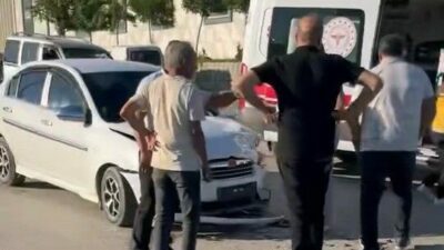 Bursa’nın İnegöl ilçesinde meydana gelen kazada 2 otomobil kafa kafaya