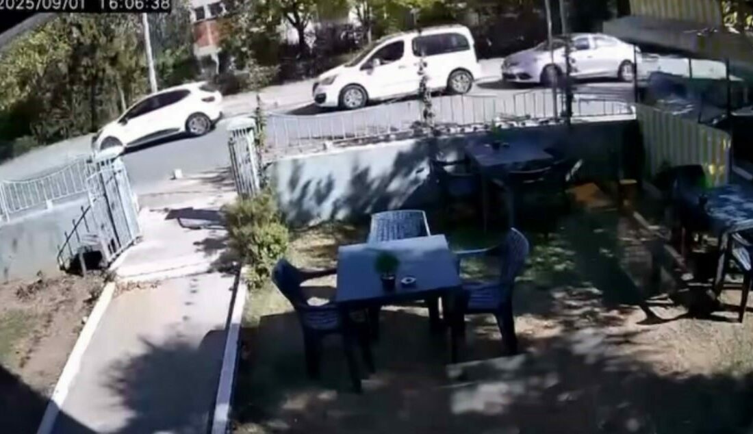 Bursa’nın Nilüfer ilçesinde 3 aracın karıştığı zincirleme kaza güvenlik kamerasına