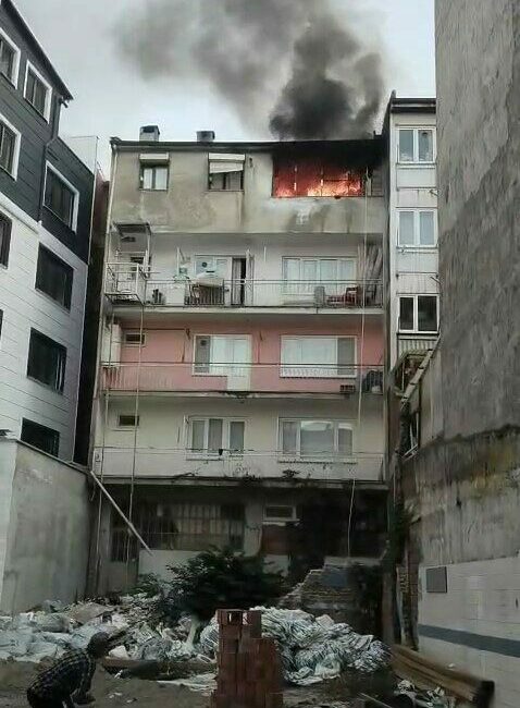 Bursa’nın Osmangazi ilçesinde bulunan 4 katlı bir apartmanda meydana gelen