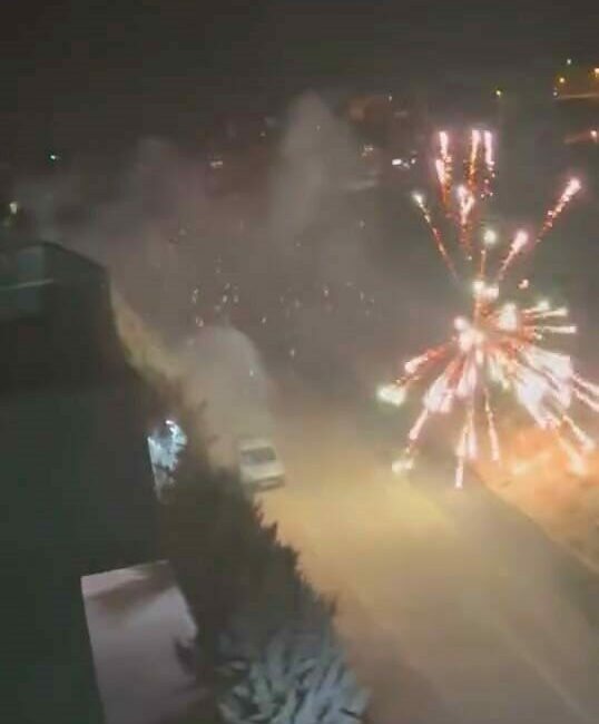 Bursa’nın İnegöl ilçesinde bir araçtan atılan havai fişek, paniğe neden