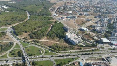 Bursa Uludağ Üniversitesine araçla girişler paralı oluyor. Üniversite kapılarına konulan