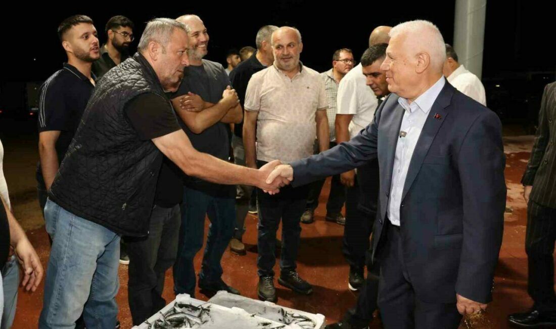 Başkan Bozbey’den ‘Vira Bismillah’ Av yasağının sona ermesiyle denize açılan balıkçılar, yeni sezona başladı.