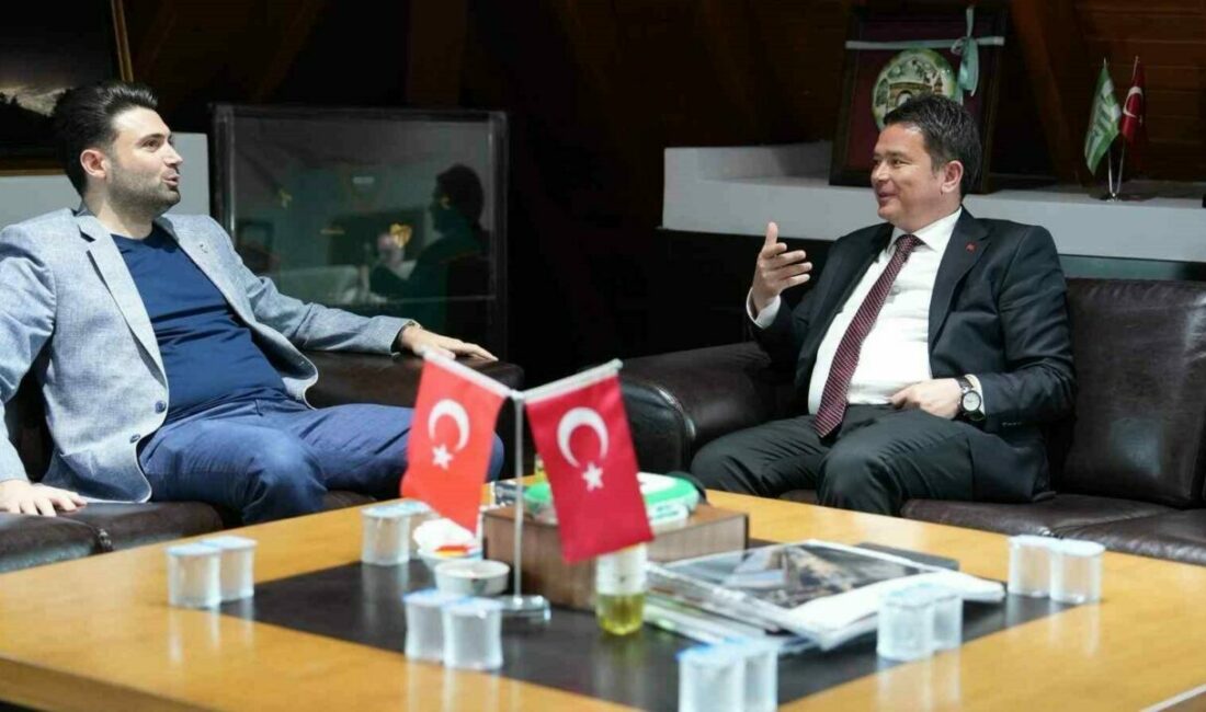 Başkan Erkan Aydın’dan Bursaspor’a ziyaret Osmangazi Belediye Başkanı Erkan Aydın, Bursaspor Başkanı Enes Çelik’i ziyaret