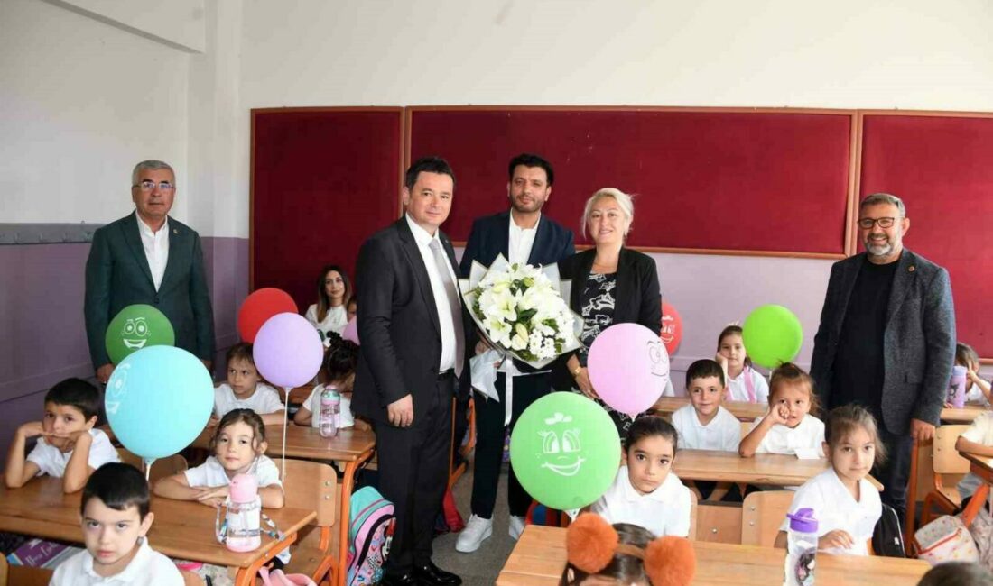 Osmangazi Belediye Başkanı Erkan Aydın, yeni eğitim-öğretim yılının ilk gününde