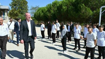 Karacabey Belediye Başkanı Fatih Karabatı, Okul Aile Birliği Başkanı Gamze