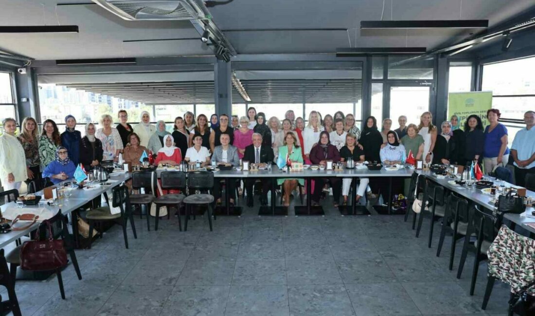 Başkan Şadi Özdemir’den Nilüferli kadınlara dayanışma çağrısı Nilüfer Belediye Başkanı Şadi Özdemir, ilçedeki kadın derneklerinin temsilcileriyle bir