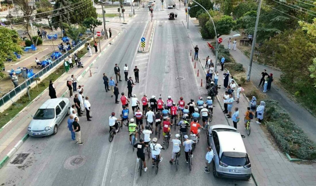 Biber Festivali kapsamında bisiklet yarışı nefes kesti Bursa’nın Yenişehir ilçesinde düzenlenen bisiklet yarışması renkli anlara sahne oldu.