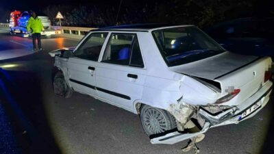 Bursa’nın Karacabey ilçesinde bariyerlere çarpan otomobil sürücüsü yaralandı. Kaza, saat