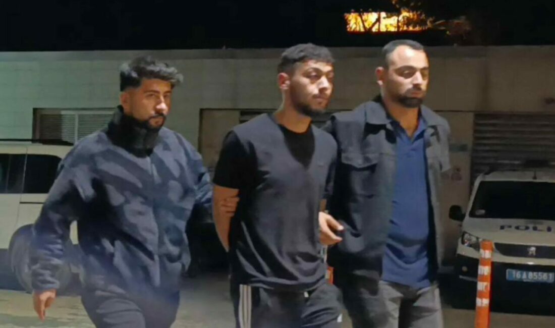 Bursa’da bir genci bıçakla yaralayan şüpheli saklandığı evinde yakalandı Bursa’nın İnegöl ilçesinde genci bıçakla yaralayan şüpheli saklandığı evde polis