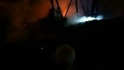 Bursa’nın İnegöl ilçesinde çıkan yangında samanlık kullanılamaz hale geldi. Yangın,