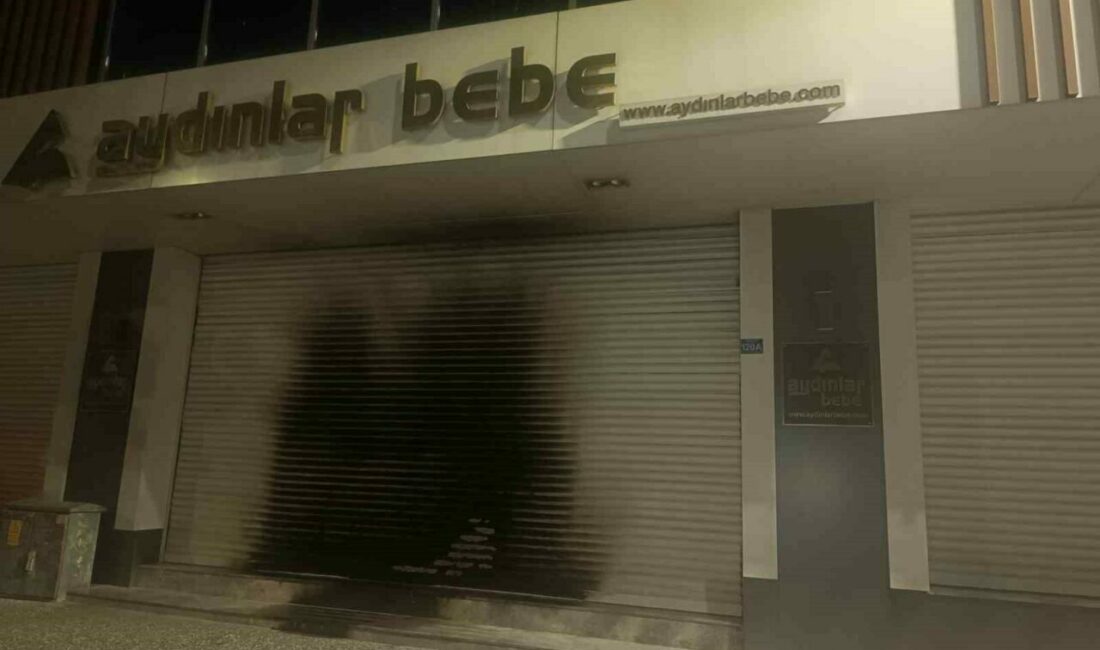 Bursa’da kimliği belirlenemeyen bir şahıs giyim mağazasını kundakladı. Mağazayı ateşe
