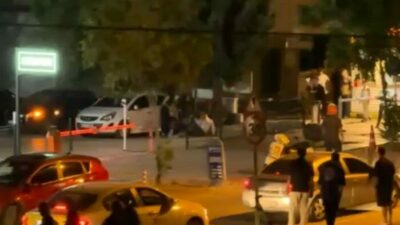 Bursa’da iki şahıs sokak ortasında tartıştıkları bir kişiyi tekme ve