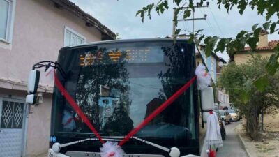 Bursa’nın Orhaneli ilçesinde evlenen Safa ve Buse çiftinin düğün konvoyunda
