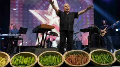 10’uncu Uluslararası Altın Biber Festivali’nin final gecesinde Ümit Besen ve