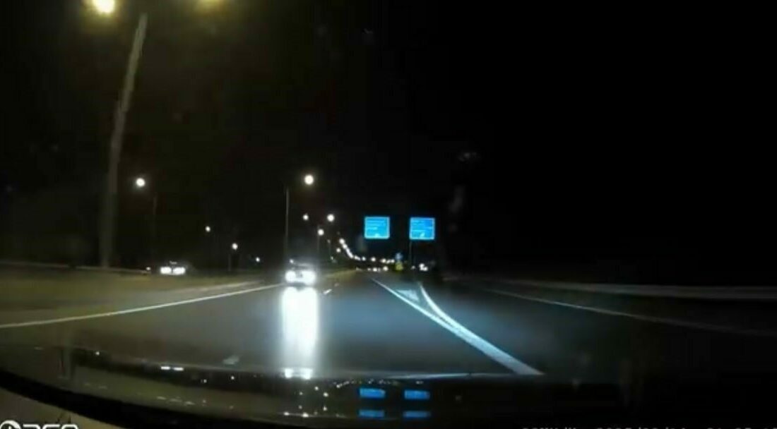 Yenişehir-Bursa Yolu üzerinde ters yönde ilerleyen bir otomobil, sürücülerin yüreğini