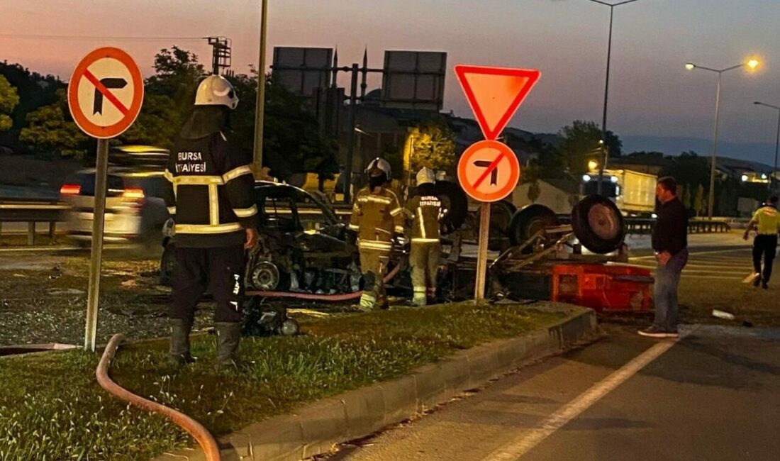 Bursa’nın İnegöl ilçesinde meydana gelen kazada traktöre arkadan çarpan otomobil