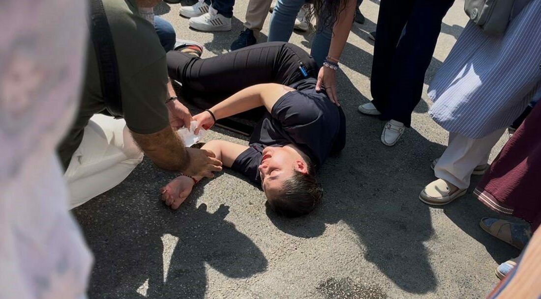 Bursa’da alt geçit olmasına rağmen karşıya caddeden geçmek isteyen 2