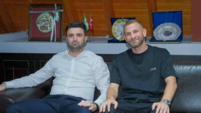 Bursaspor, şampiyon kadroda yer alan futbolcu Sedat Cengiz ile karşılıklı