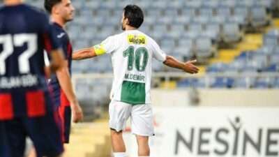 Bursaspor Teknik Direktörü Adem Çağlayan, Arnavutköy maçında sakatlanarak oyundan çıkan