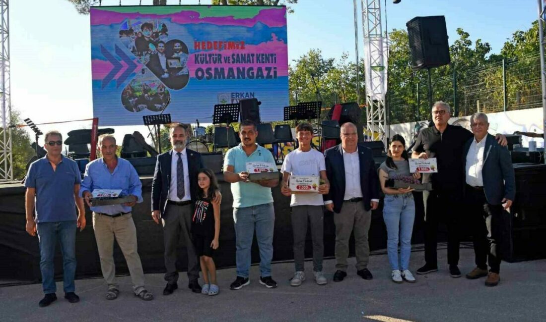 En kaliteli üzümler Osmangazi’de yarıştı Osmangazi Belediyesi, ilçede yetişen bir birinden değerli tarım ürünlerine değer