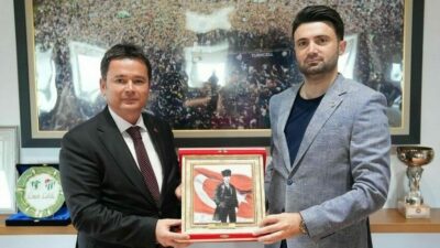 Osmangazi Belediye Başkanı Erkan Aydın, Özlüce İbrahim Yazıcı Tesisleri’nde Bursaspor’u