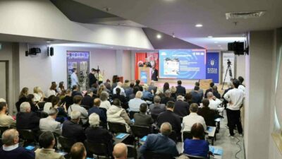 Bursa Büyükşehir Belediye Başkanı Mustafa Bozbey, gençleri eğitimden spora, kültürden