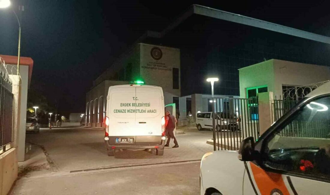 Halit Yukay’a ait olduğu değerlendirilen cansız beden Bursa Adli Tıp Kurumu’na getirildi Balıkesir’in Erdek açıklarında yürütülen arama-kurtarma çalışmalarında çıkarılan ve iş adamı