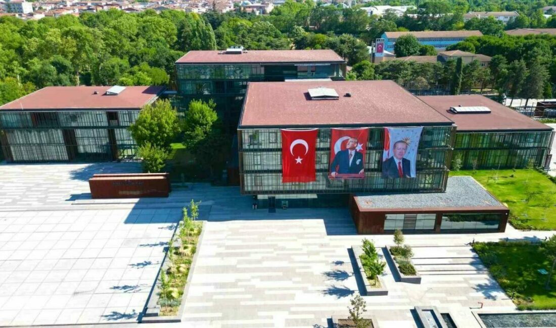 İnegöl Belediyesi’nden bin 500 öğrenciye kırtasiye yardımı İnegöl Belediyesi, yeni eğitim öğretim yılı öncesi bin 500 öğrenciye