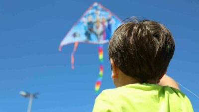 İnegöl Belediyesi ve Kızılay İnegöl Şubesi iş birliğinde düzenlenen uçurtma