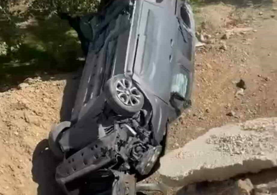 Bursa’nın İznik ilçesinde bir kamyonetin tarlaya uçma anı arkadan gelen