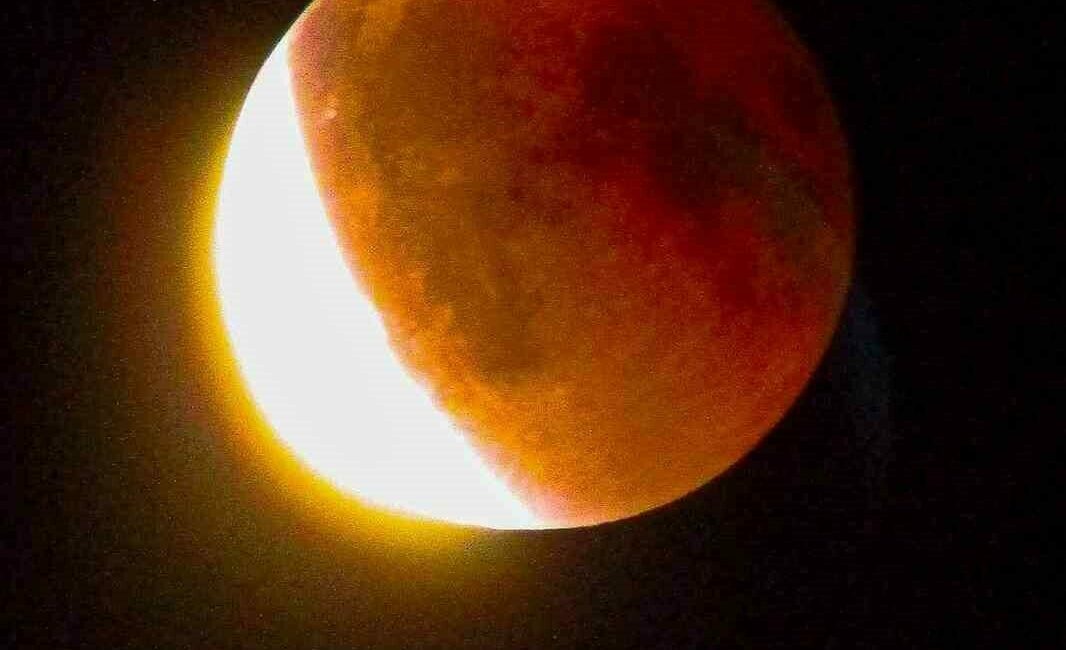 Yılın en görkemli astronomik olaylarından biri kabul edilen “Kanlı Ay”