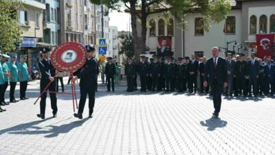 Karacabey Belediyesi’nin hazırladığı 103. yıl kurtuluş programı, hem geçmişe vefa