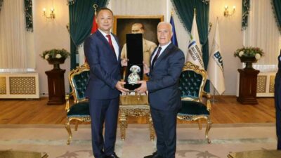 Kırgız Cumhuriyeti Ankara Büyükelçisi Ruslan Kazakbaev’in Başkan Mustafa Bozbey’e yaptığı