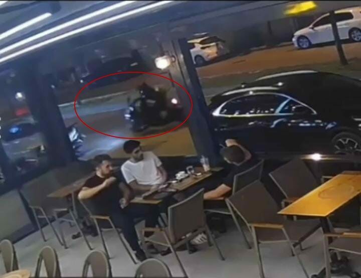 Bursa’da kontrolden çıkan motosikletin kadın sürücüsü yere savruldu. Kaza anı