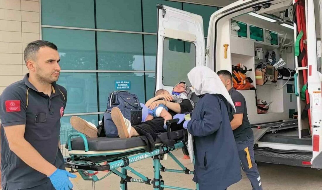 Bursa’nın İnegöl ilçesinde meydana gelen kazada kontrolden çıkan otomobil kafenin