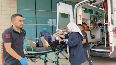 Bursa’nın İnegöl ilçesinde meydana gelen kazada kontrolden çıkan otomobil kafenin