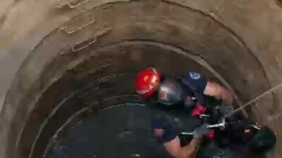 Bursa’da bir tarlanın kenarındaki açık kuyuya düşen köpek, çevredeki vatandaşların