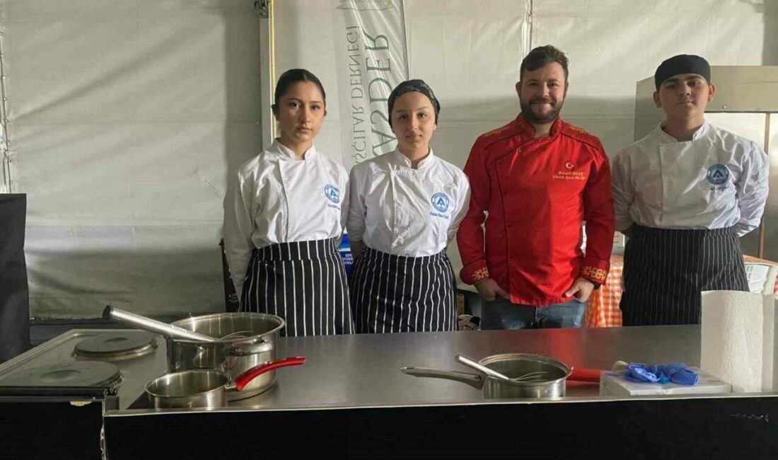 Lise öğrencileri, mutfaktaki hünerlerini sergiledi Bursa Büyükşehir Belediyesi tarafından bu yıl dördüncüsü düzenlenen Bursa Uluslararası