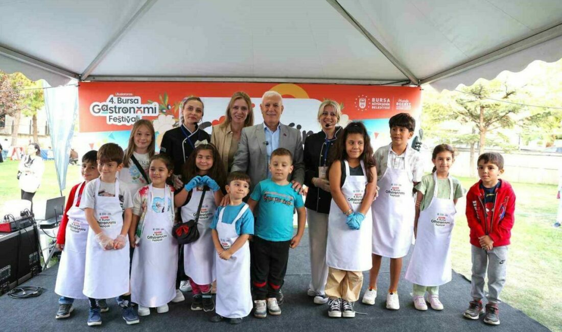 Minik şeflere Bozbey amcalarından alkış Bursa Büyükşehir Belediyesi tarafından bu yıl dördüncüsü düzenlenen Bursa Uluslararası