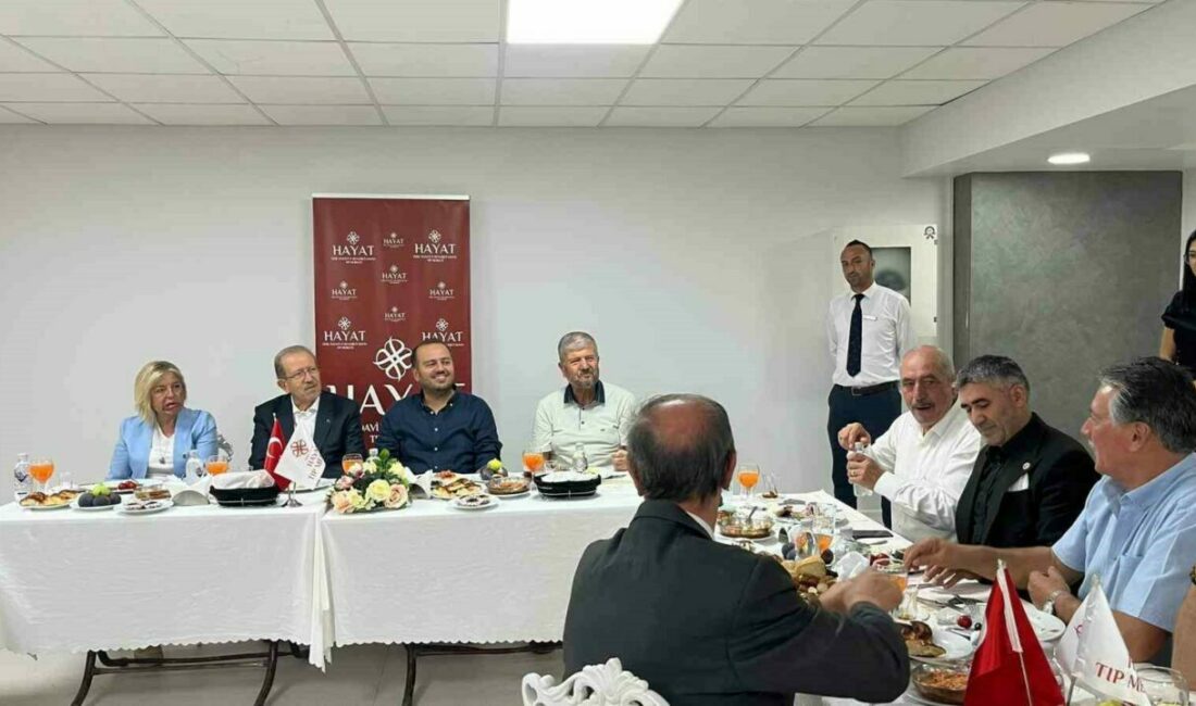 Muhtarlar Hayat Sağlık Grubu’nda buluştu Hayat Hastaneler Grubu Yönetim Kurulu Başkanı Uzm. Dr. Ahmet Özkul,