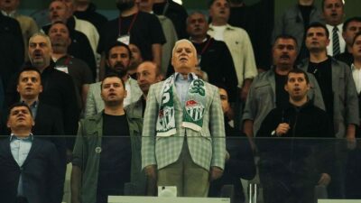 Bursa Büyükşehir Belediye Başkanı Mustafa Bozbey, Isparta 32 Spor karşısında